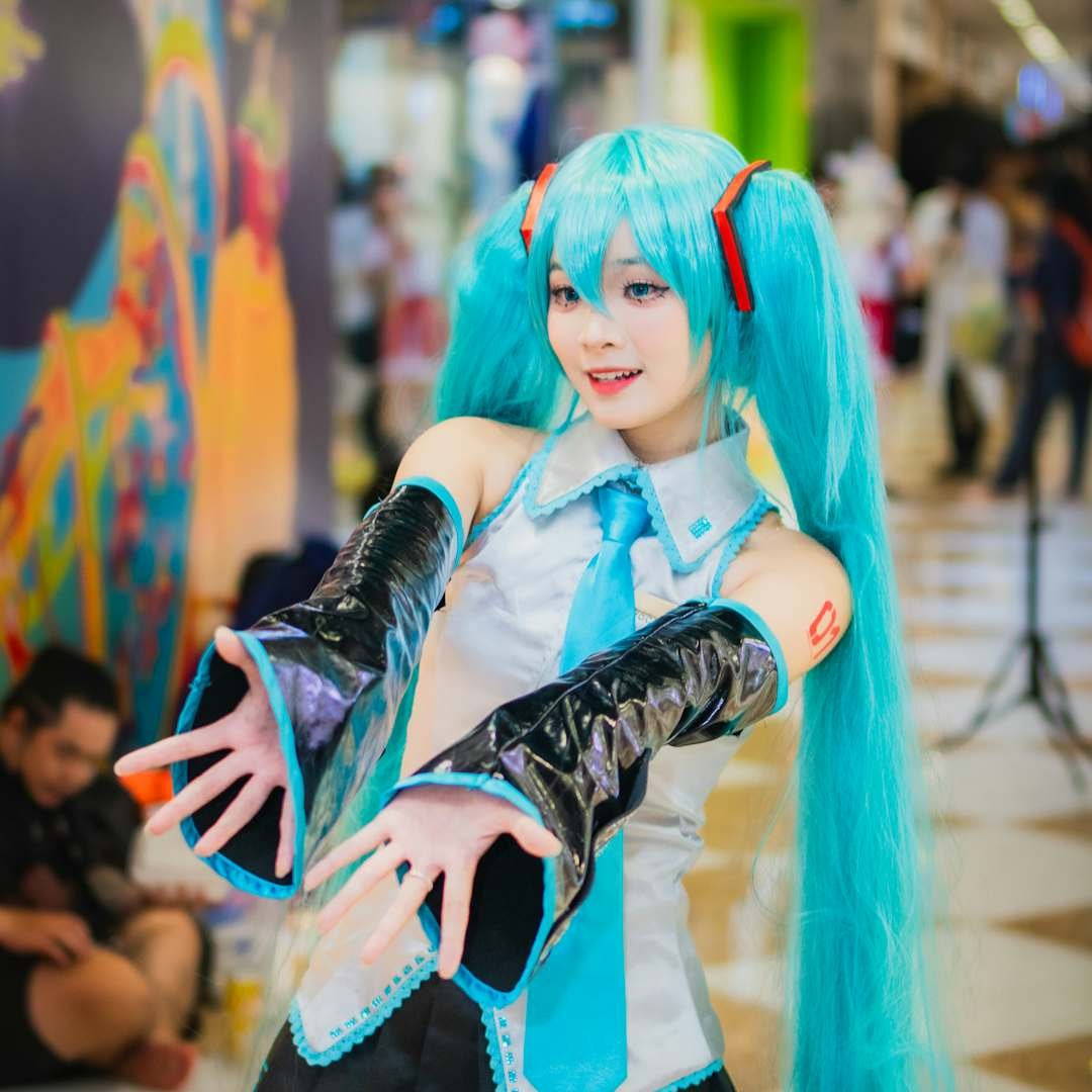 Woman with long blue hair posing, chainsaw man pick up lines for her